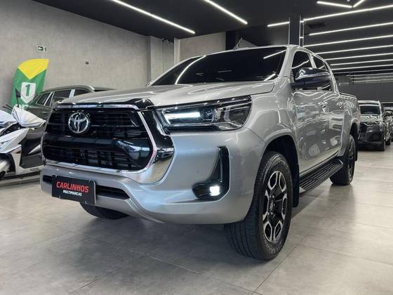 TOYOTA HILUX 2.8 D-4D TURBO DIESEL CD SRV 4X4 AUTOMÁTICO TOYOTA HILUX 2.8 D-4D TURBO DIESEL CD SRV 4X4 AUTOMÁTICO